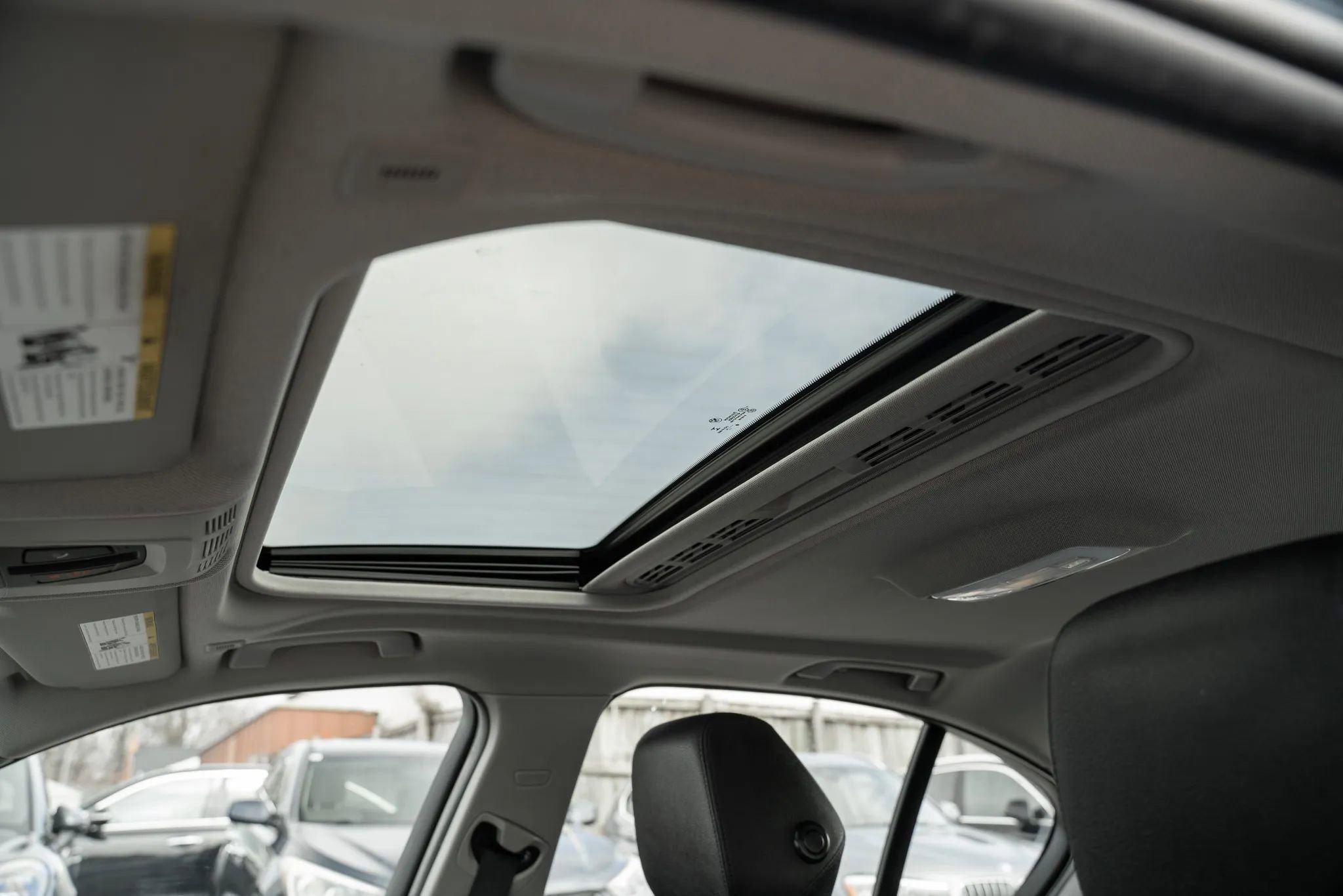 Used 2014 BMW 320i Sedan RWD image 16