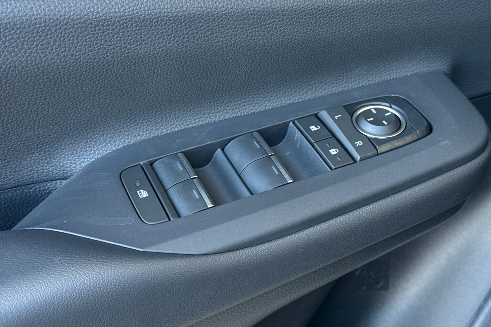 New 2026 Toyota Prius Plug-In Hybrid FWD image 13