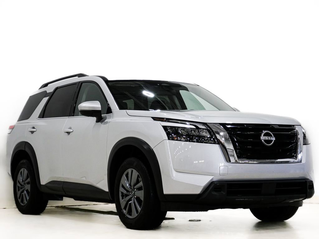 Used 2025 Nissan Pathfinder SV FWD image 1