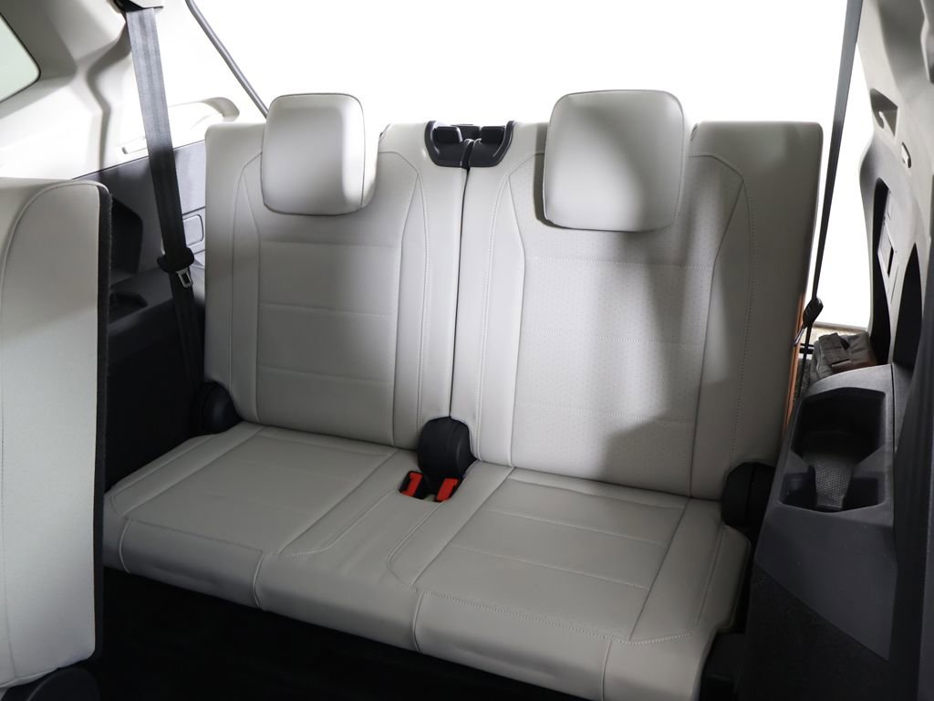 Used 2020 Volkswagen Tiguan SEL AWD/4WD image 38