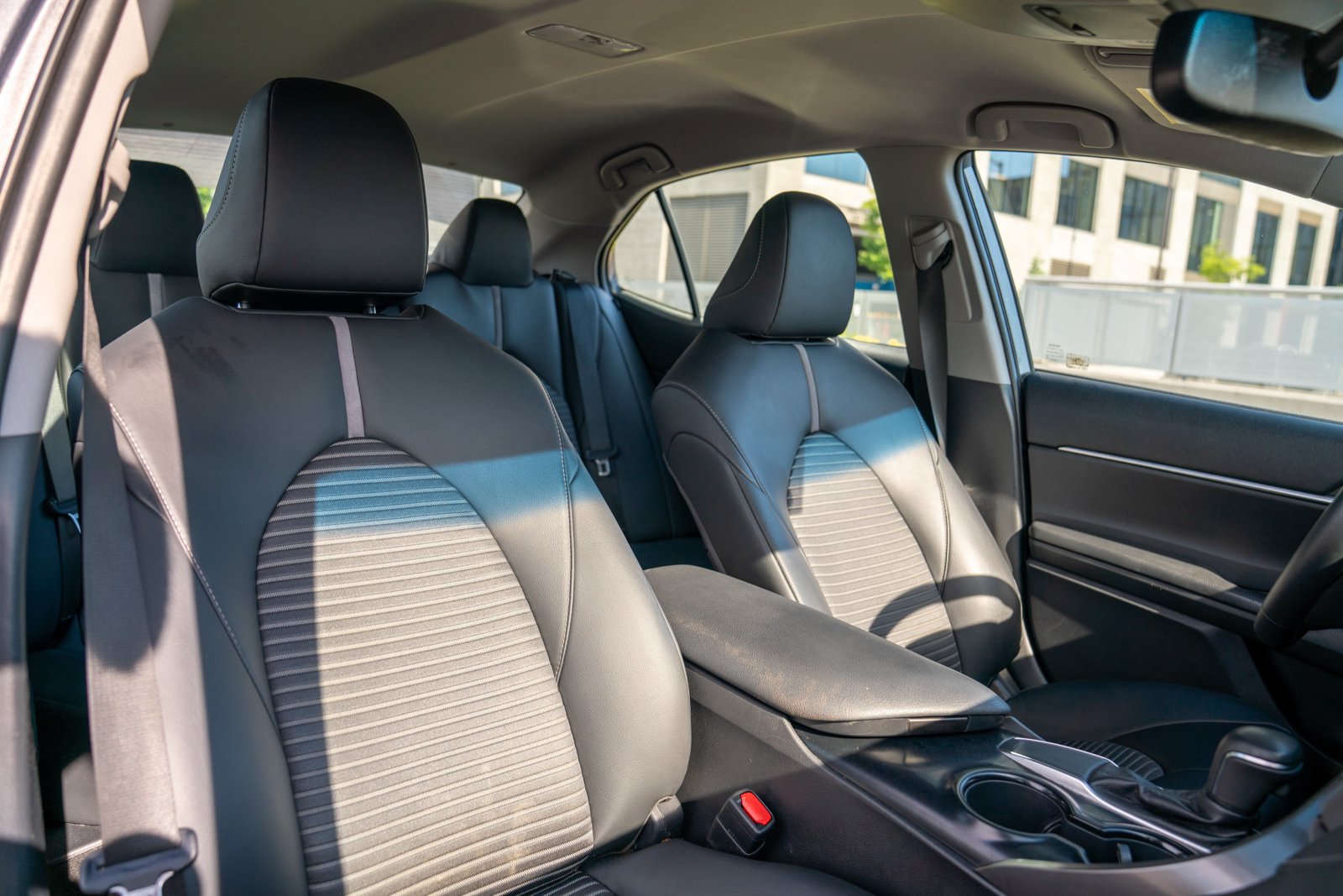 Used 2018 Toyota Camry SE w/ Convenience Package FWD image 23