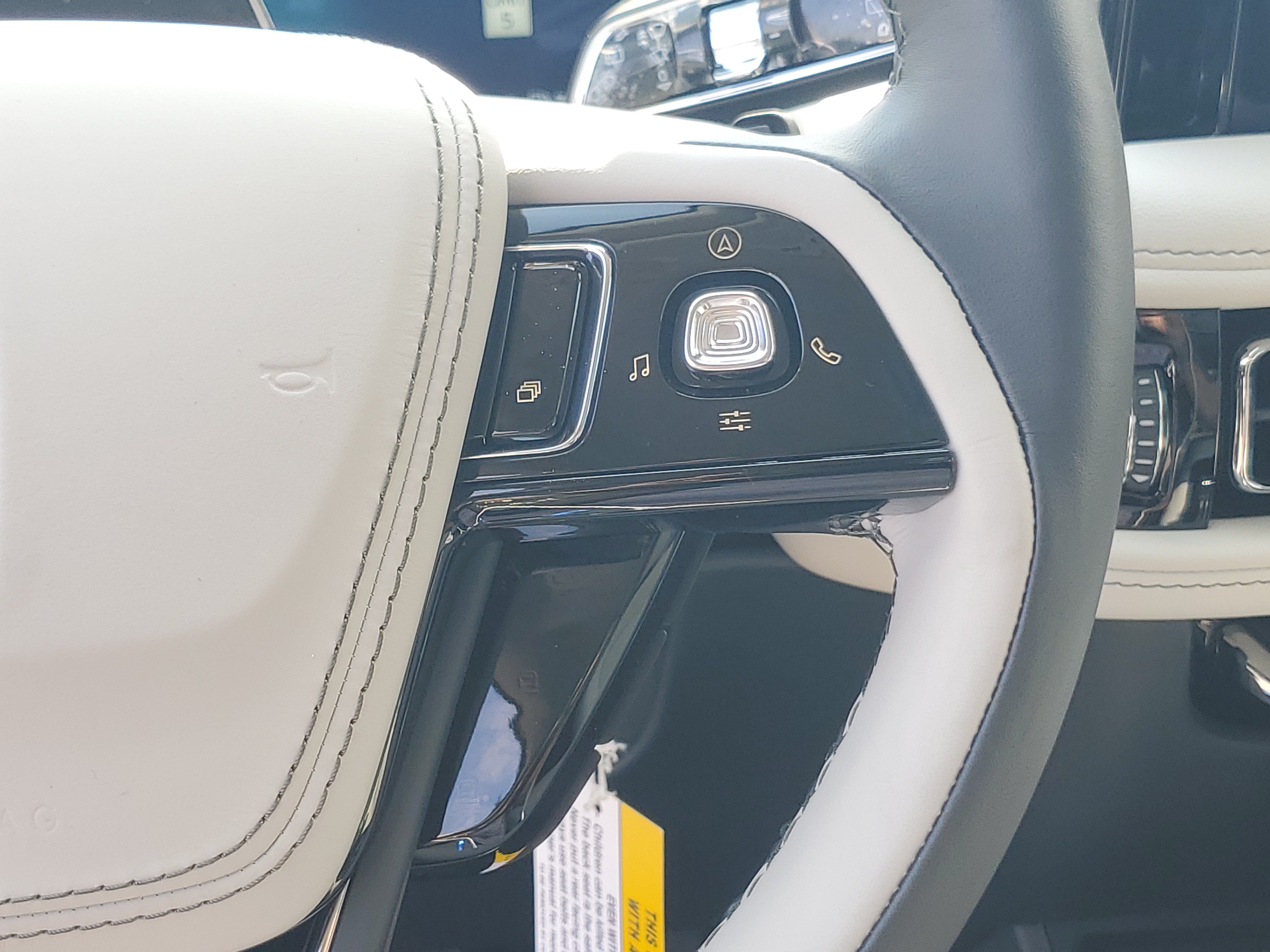 New 2027 Lincoln Aviator AWD image 16