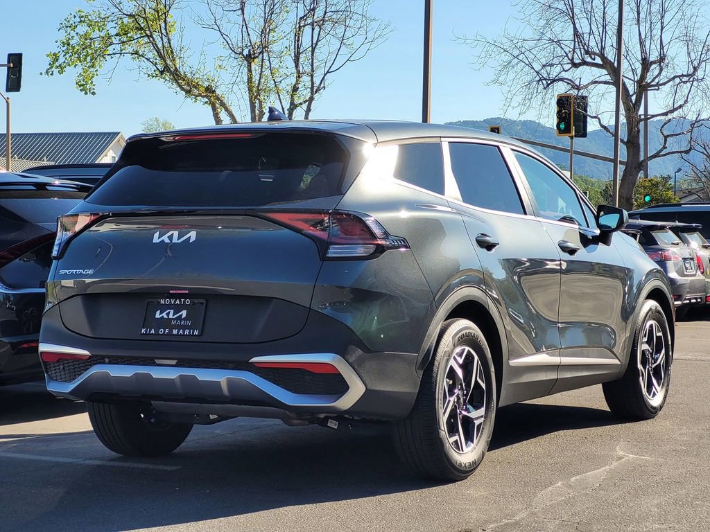 Used 2025 Kia Sportage LX image 5