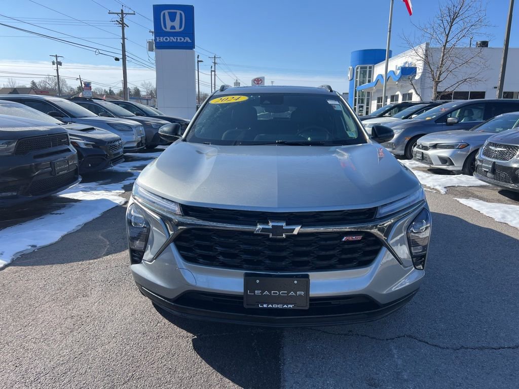 Used 2024 Chevrolet Trax RS w/ Sunroof Package image 8