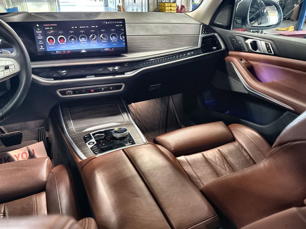Used 2023 BMW X7 xDrive40i w/ Executive Package image 28