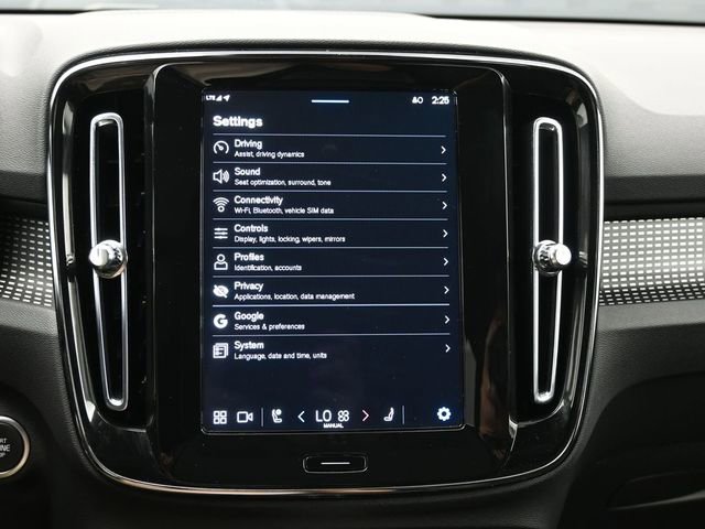 Used 2024 Volvo XC40 B5 Plus image 14