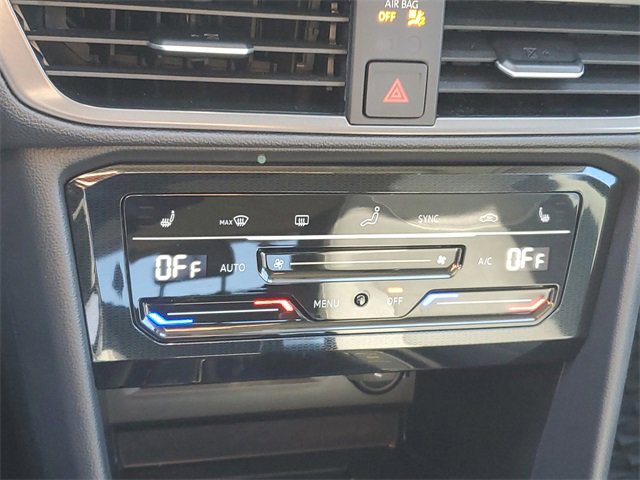 Certified 2025 Volkswagen Taos SE image 31