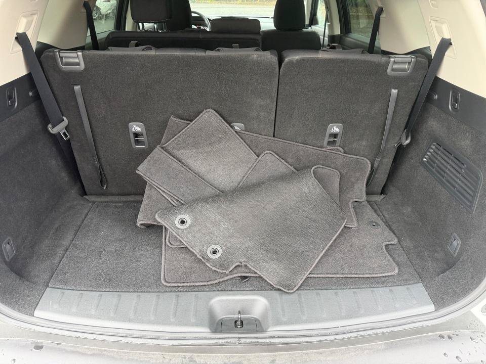 Used 2025 Nissan Pathfinder SV FWD image 15