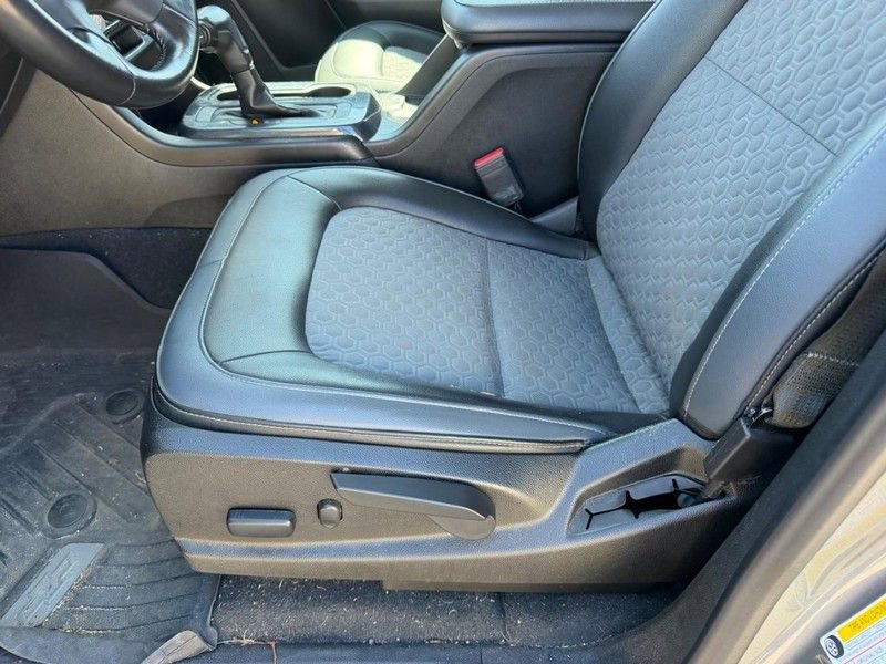 Used 2019 Chevrolet Colorado Z71 AWD/4WD image 17
