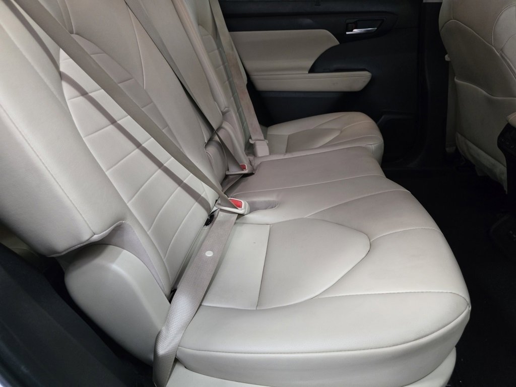 Certified 2023 Toyota Highlander XLE image 22