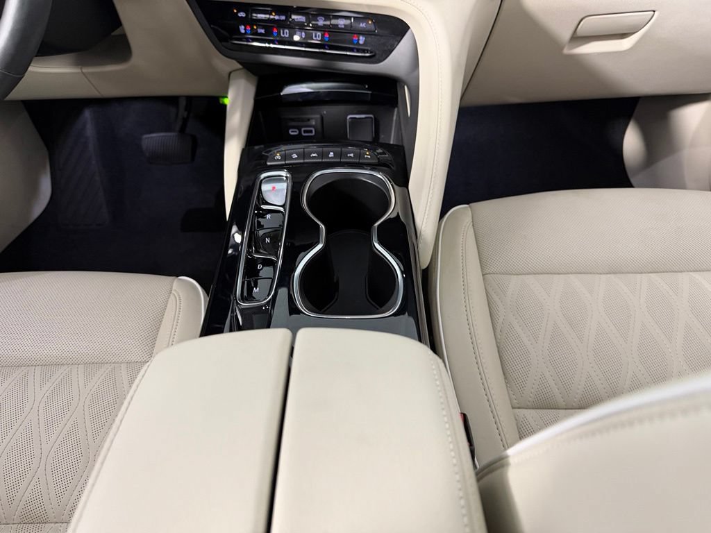Used 2023 Buick Envision Avenir AWD/4WD image 17