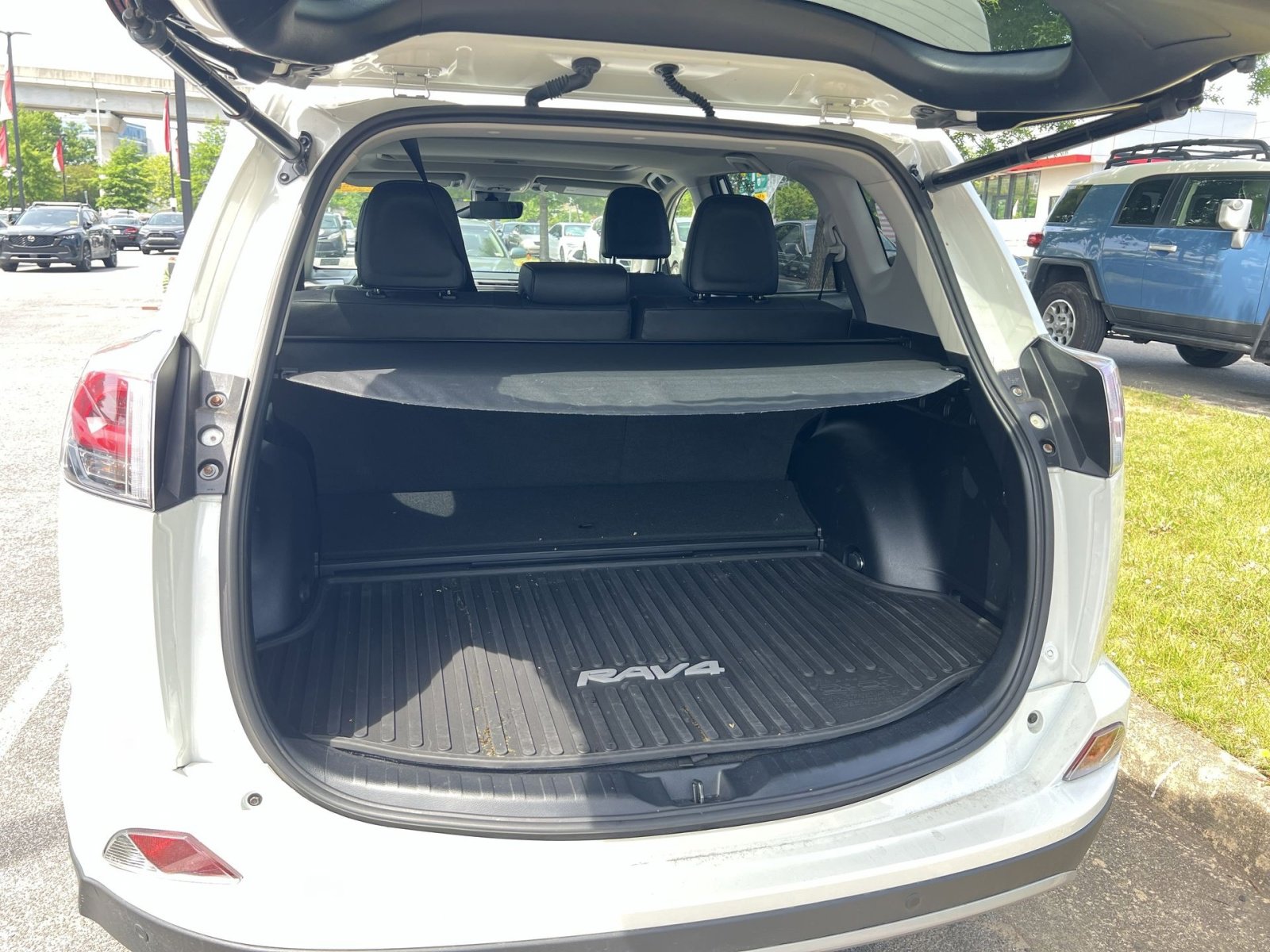 Used 2017 Toyota RAV4 Limited AWD/4WD image 24