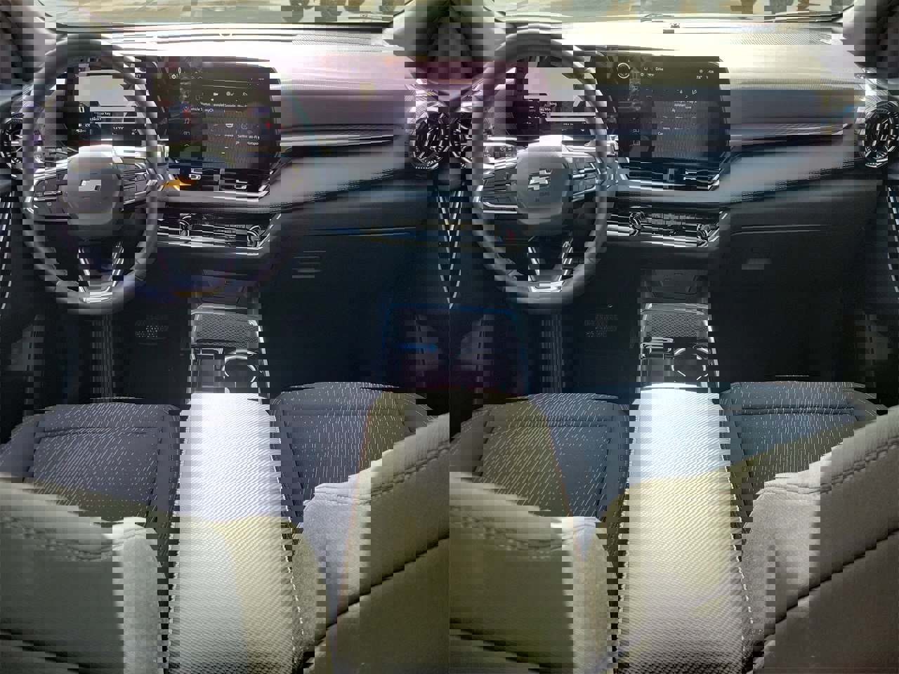 Used 2025 Chevrolet Equinox LT image 11