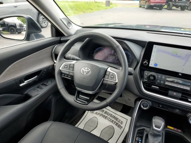 Used 2025 Toyota Grand Highlander AWD Hybrid image 18