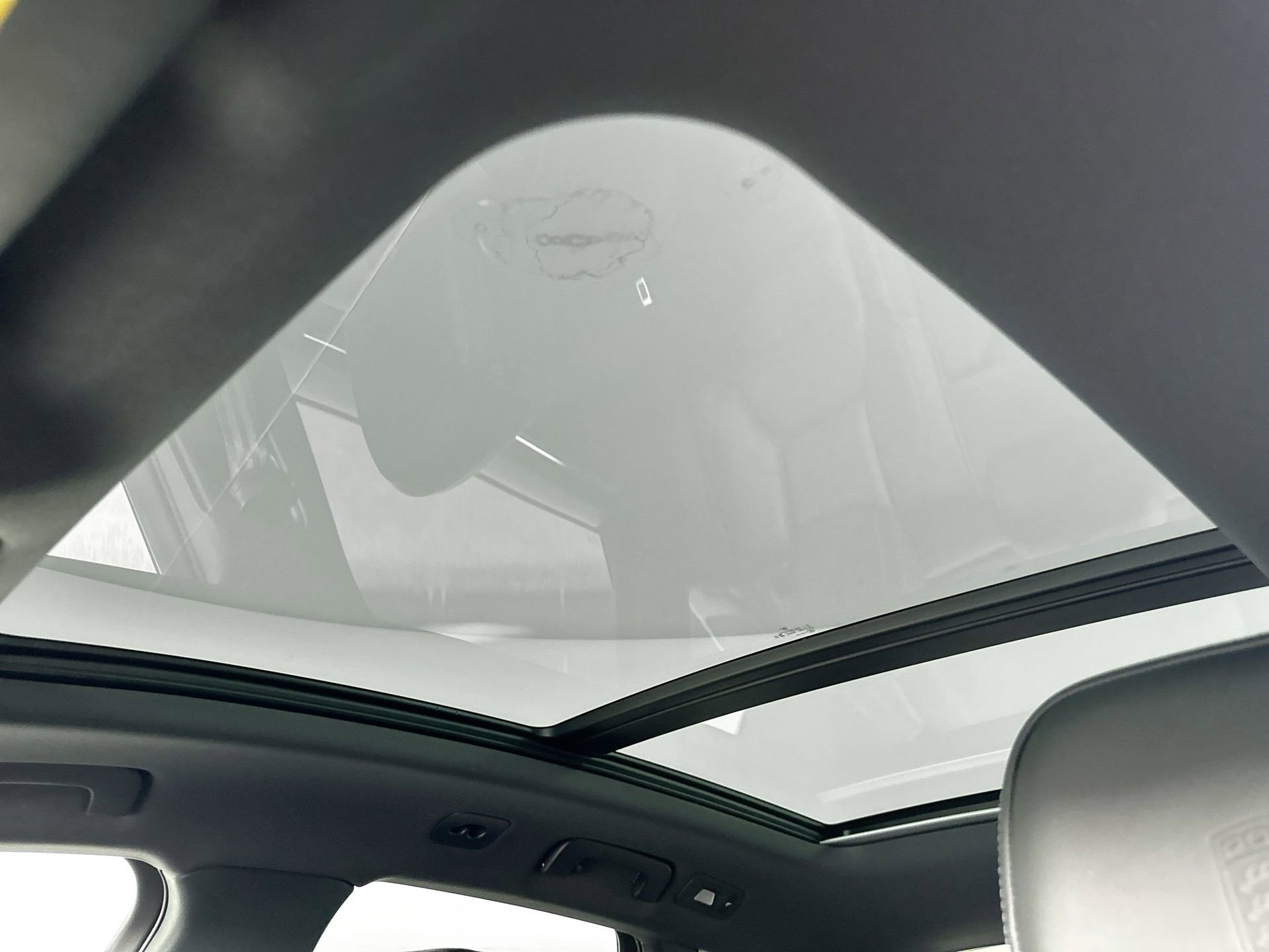 Certified 2025 Porsche Macan image 36