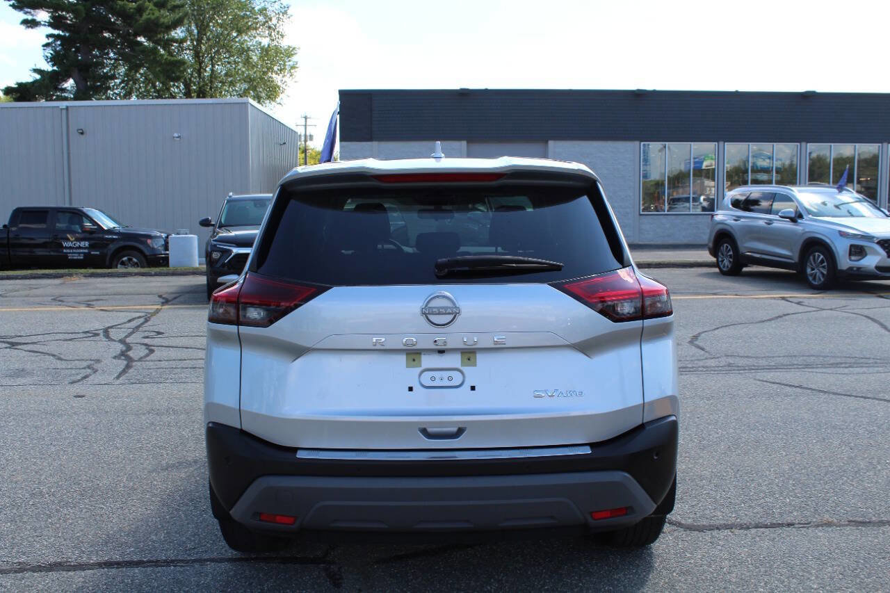 Used 2023 Nissan Rogue SV image 8