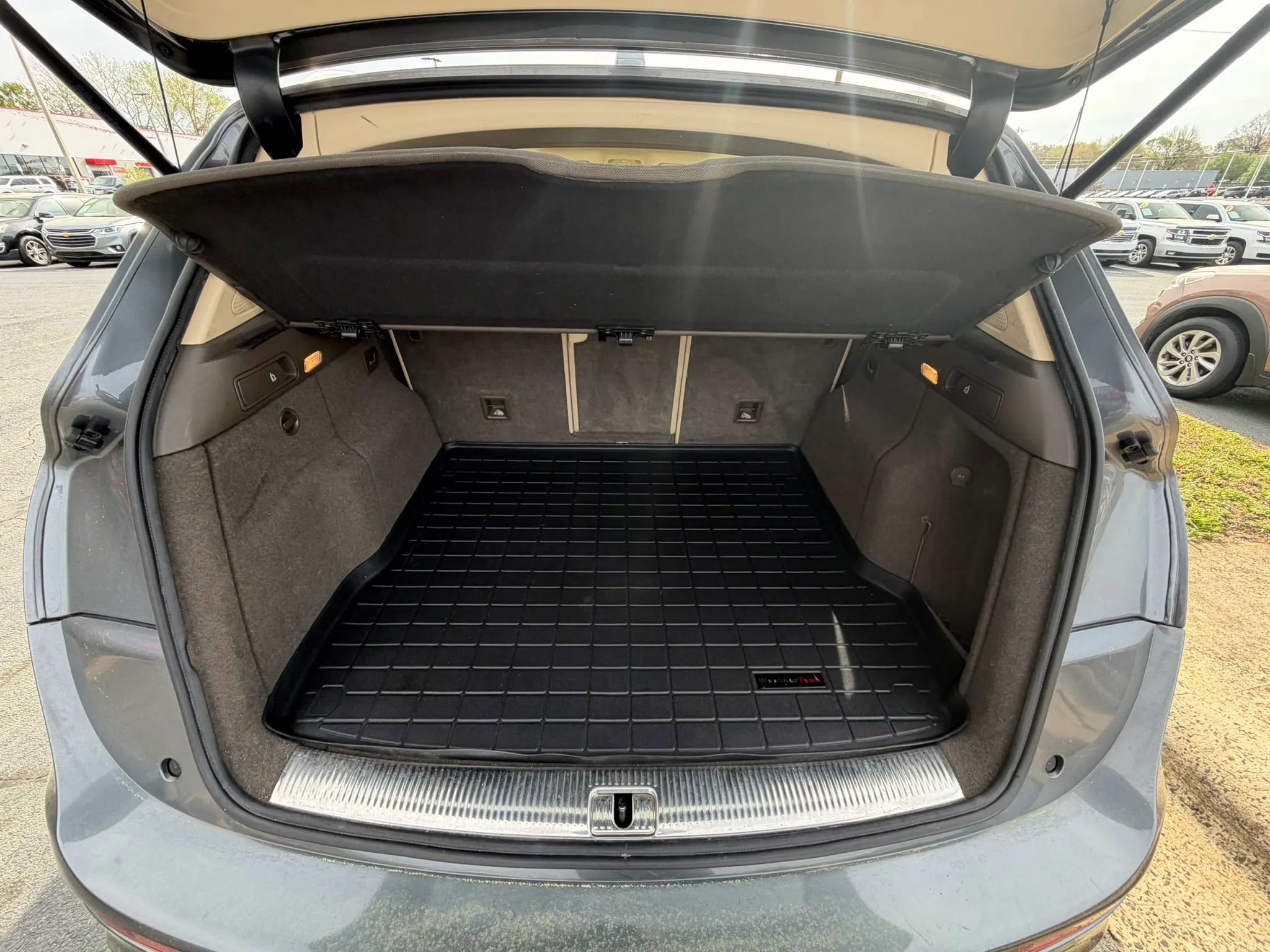 Used 2013 Audi Q5 3.0T Premium Plus w/ Audi MMI Navigation Plus Pkg image 11