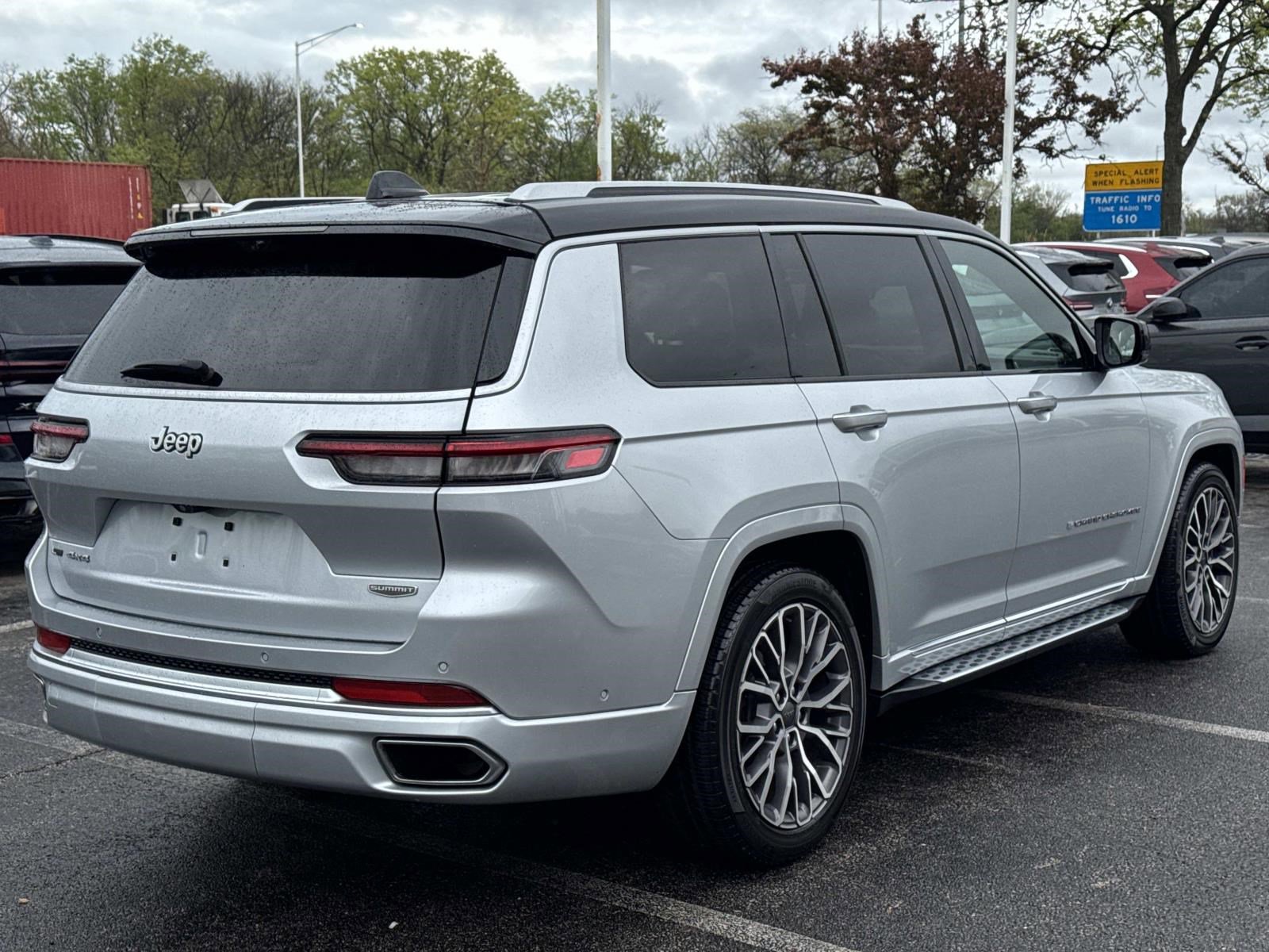 Used 2021 Jeep Grand Cherokee L Summit AWD/4WD image 5
