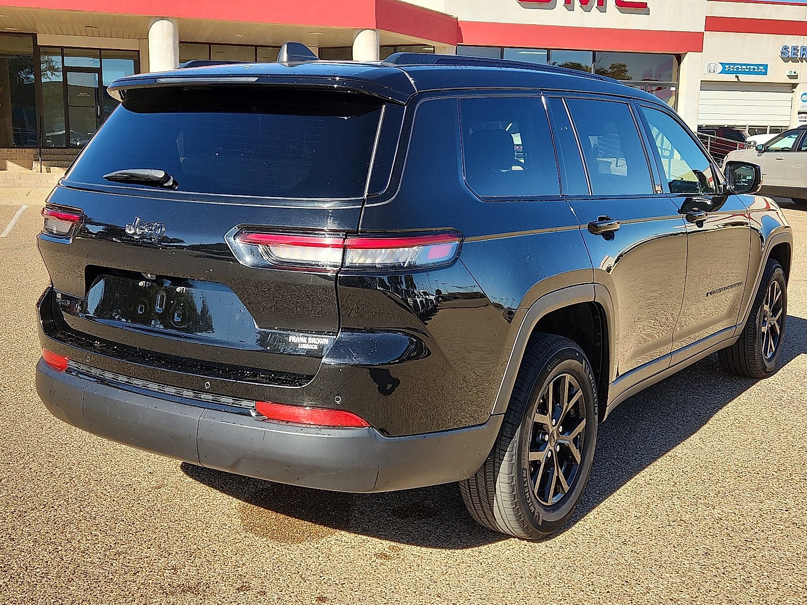 Used 2024 Jeep Grand Cherokee L Laredo image 4