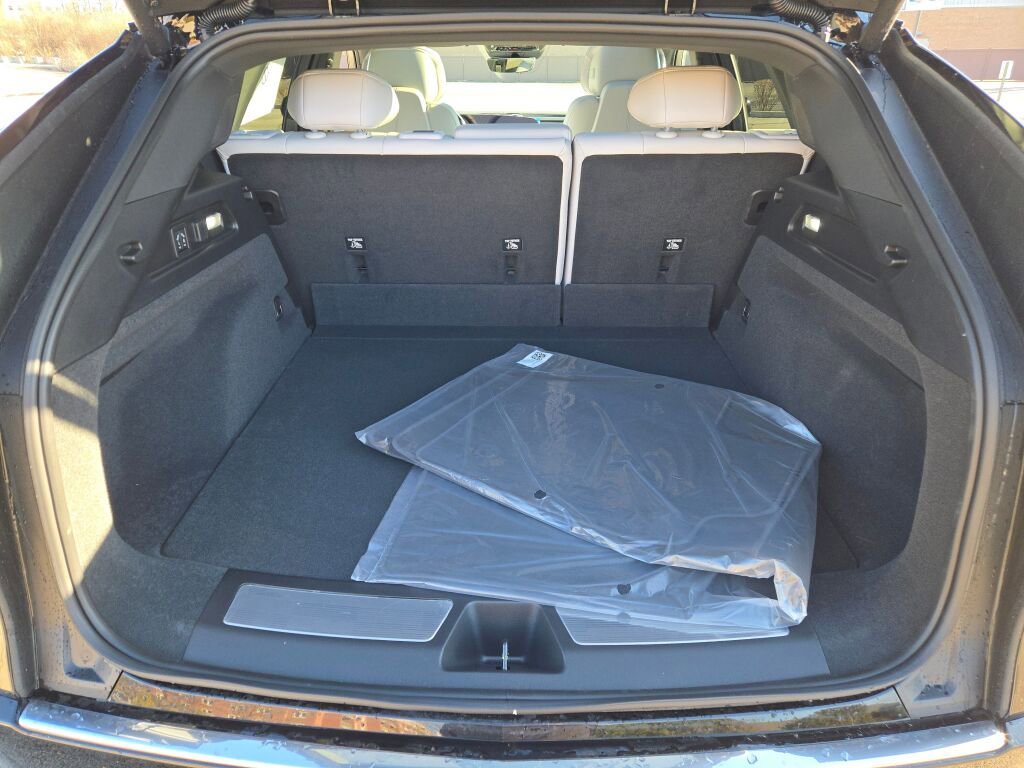 New 2026 Cadillac Lyriq Premium Luxury image 18