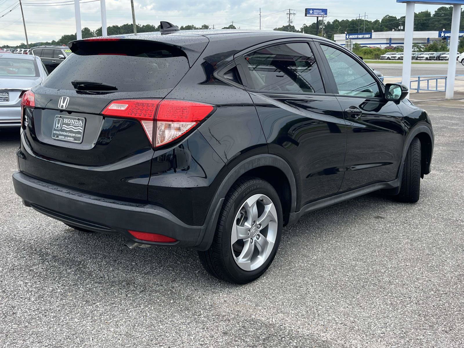 Used 2017 Honda HR-V EX image 3