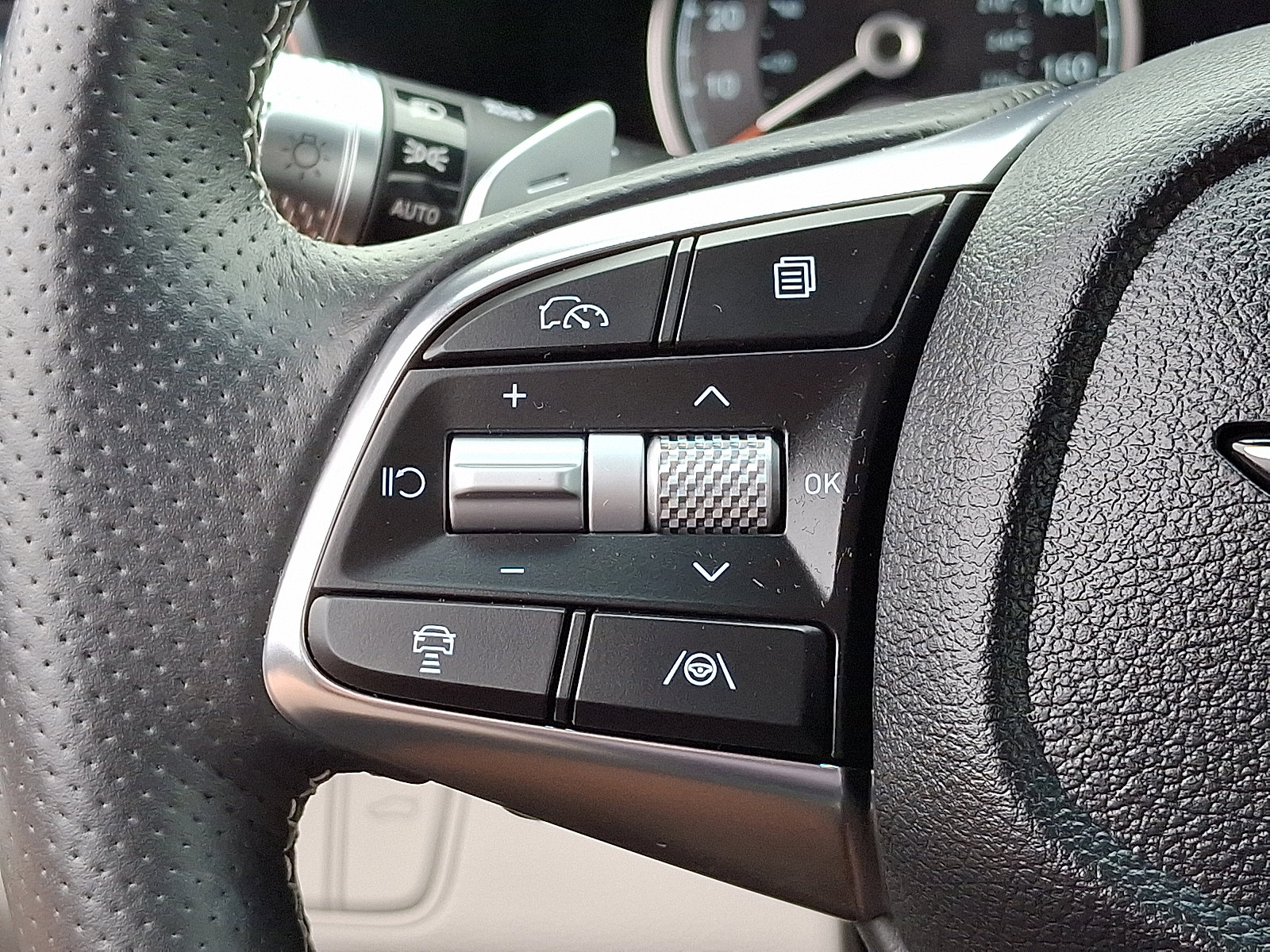 Used 2025 Genesis G70 2.5T image 21