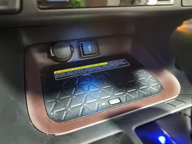 Used 2020 Toyota RAV4 Limited image 37