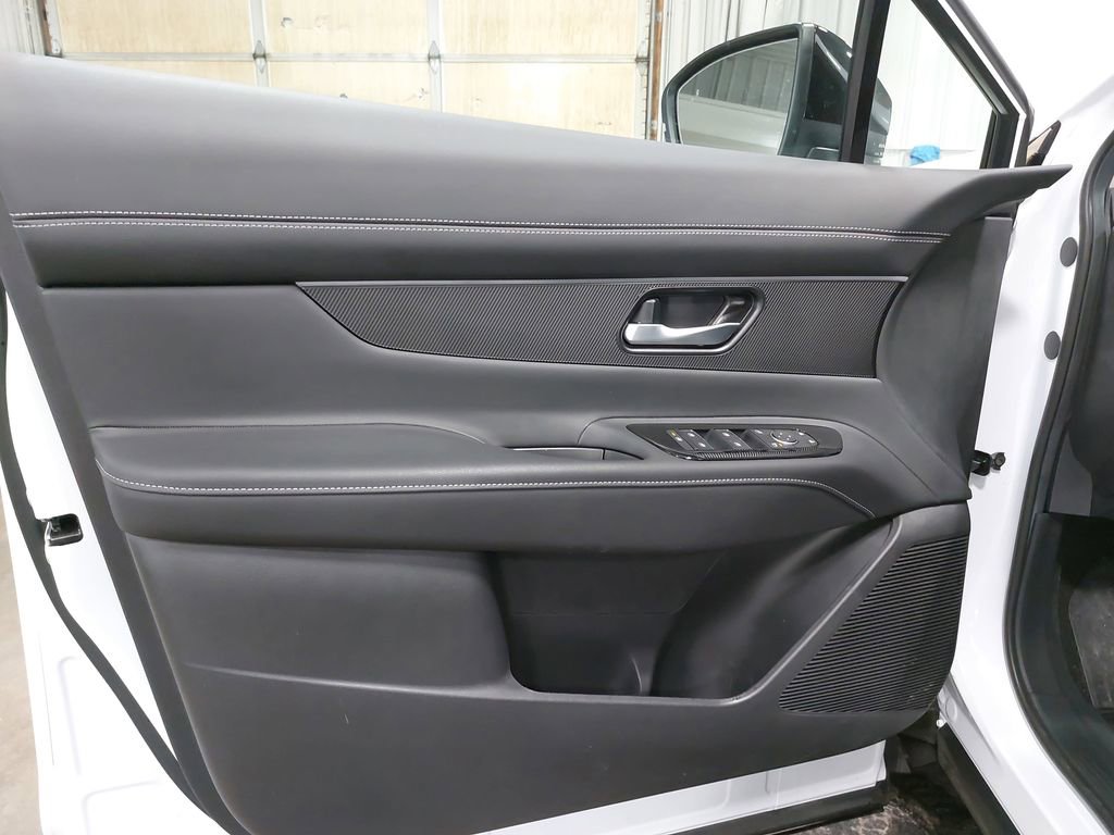 Certified 2025 Nissan Murano SV w/ Cargo Package image 28