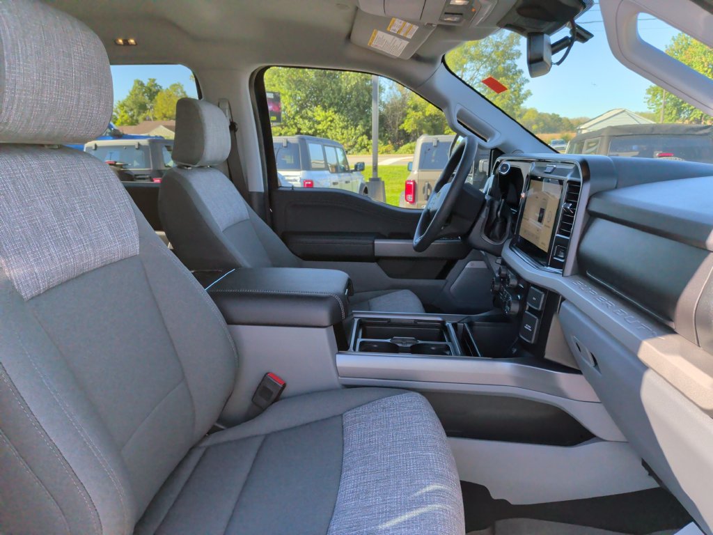 New 2027 Ford F250 XLT w/ XLT Premium Package AWD/4WD image 9
