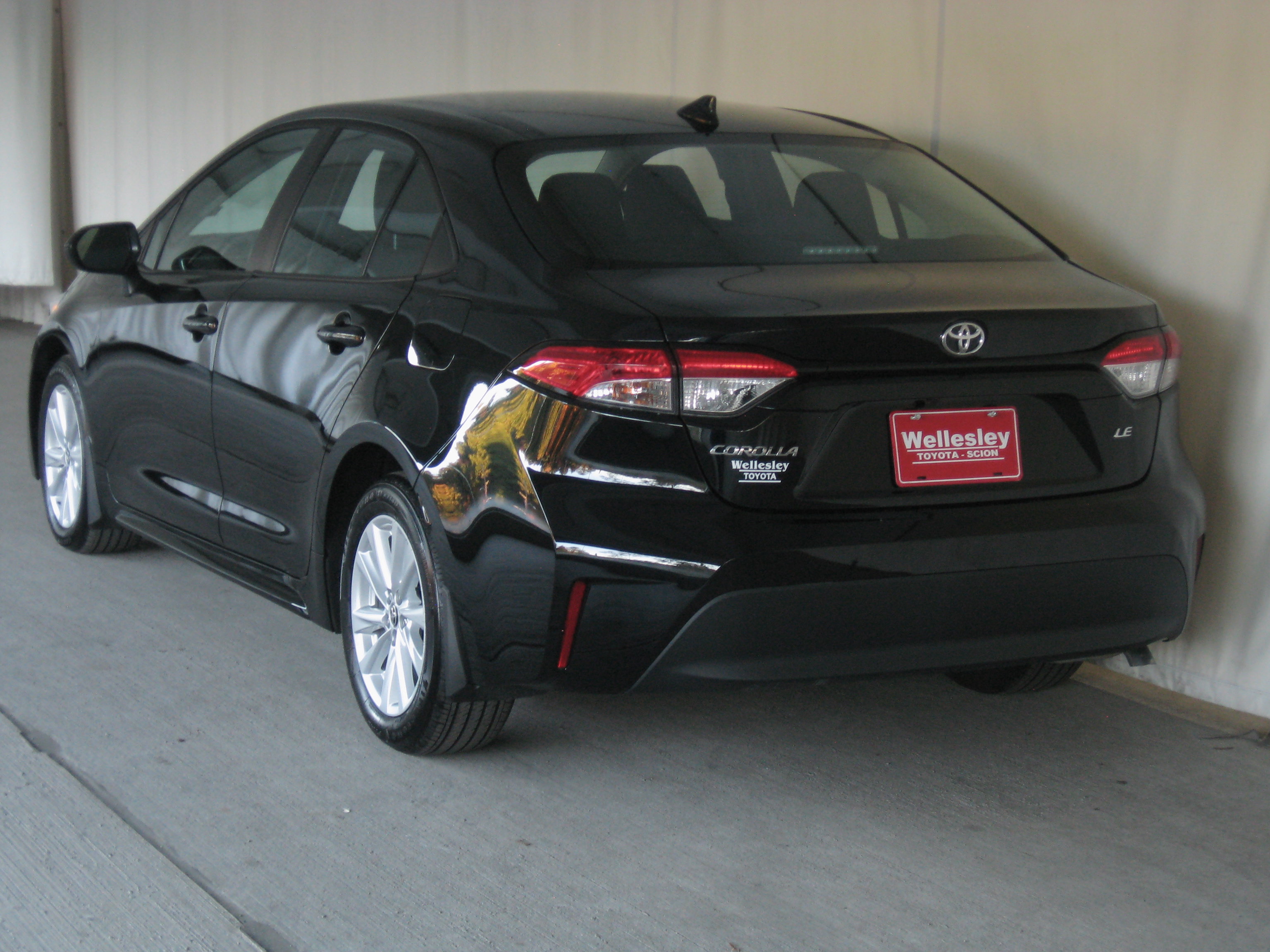 Used 2025 Toyota Corolla LE w/ LE Premium Package image 24