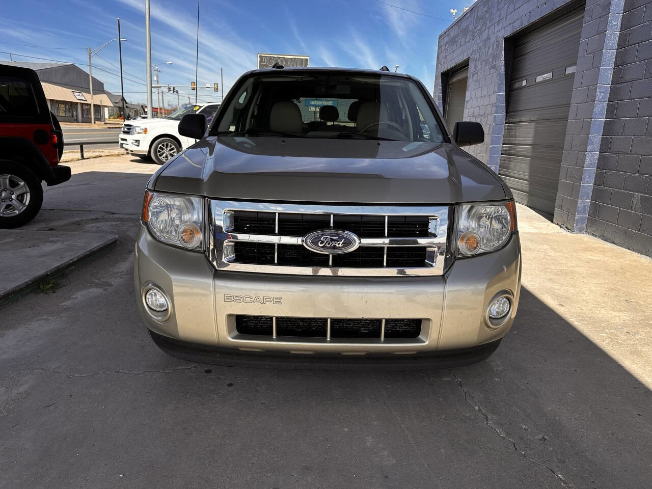 Used 2010 Ford Escape XLT image 3