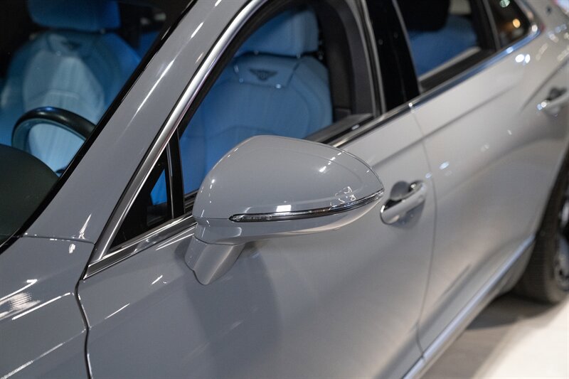 Used 2024 Bentley Flying Spur V8 AWD/4WD image 16