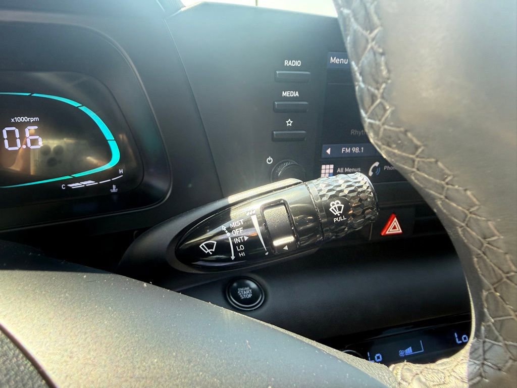 Used 2025 Hyundai Elantra Sport FWD image 31