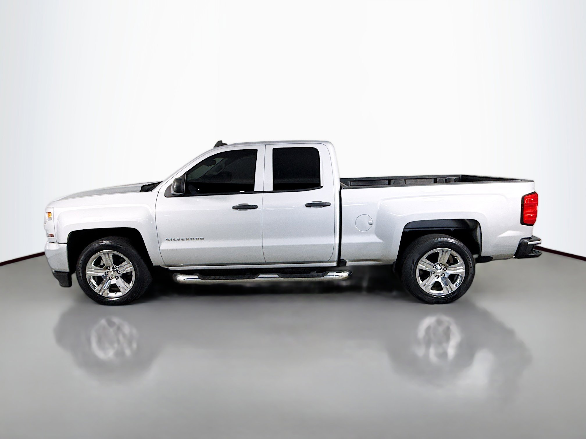 Used 2018 Chevrolet Silverado 1500 Custom w/ Custom Value Package image 6