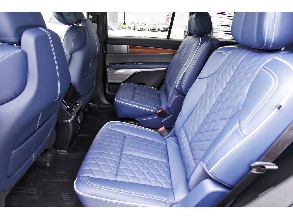 New 2026 Cadillac Vistiq Premium Luxury image 7