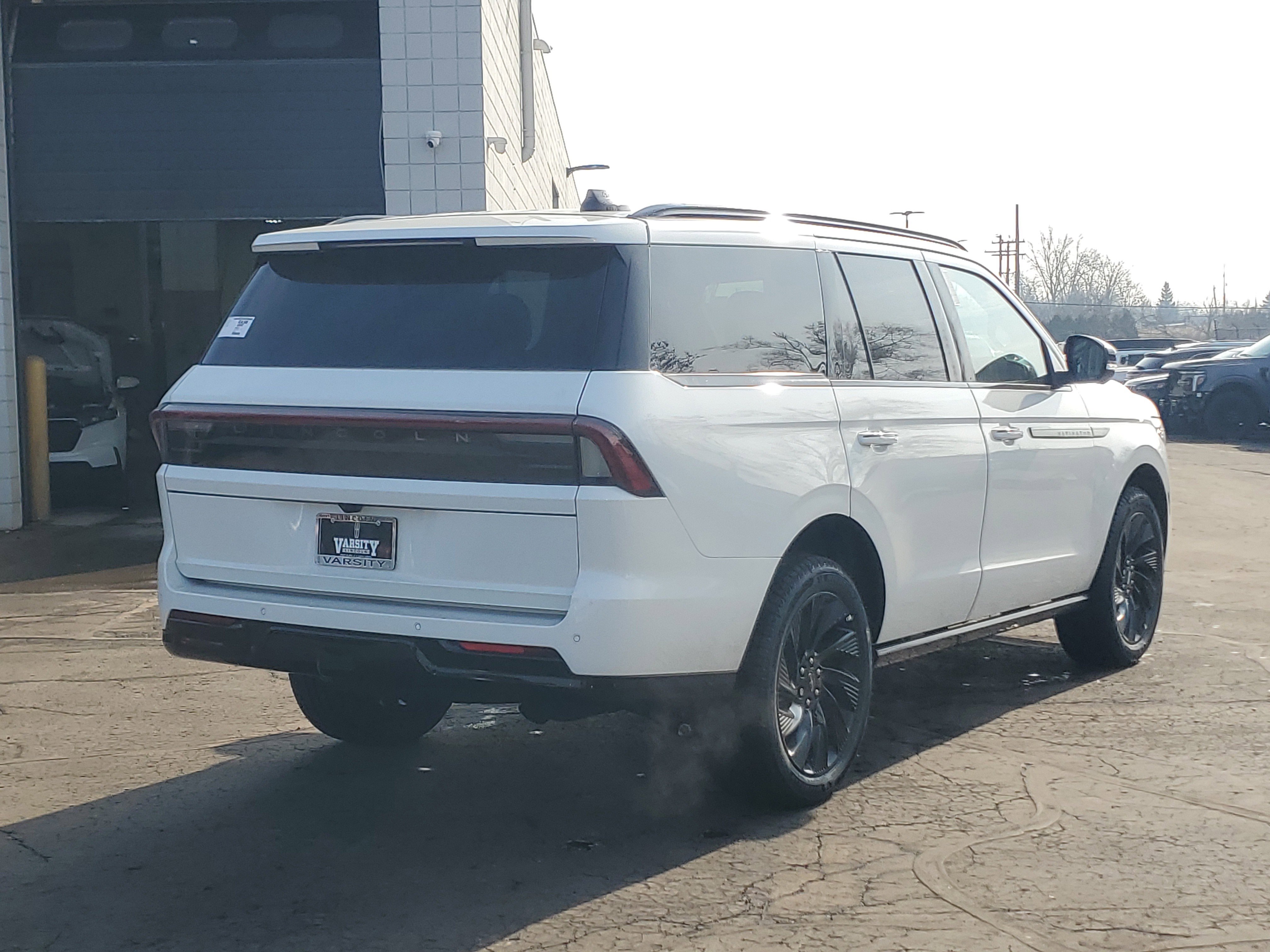 New 2026 Lincoln Navigator Reserve w/ Jet Appearance Package image 4