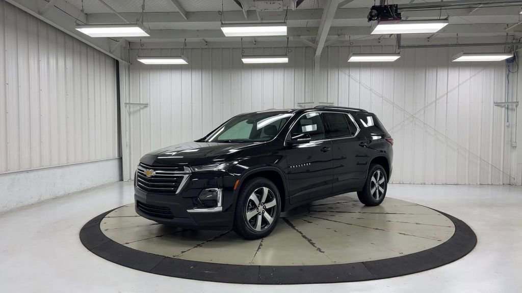 Used 2023 Chevrolet Traverse LT w/ LT Premium Package image 4