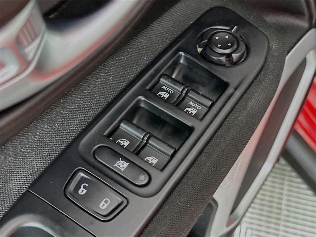 Used 2018 Jeep Renegade Latitude w/ Cold Weather Group image 21