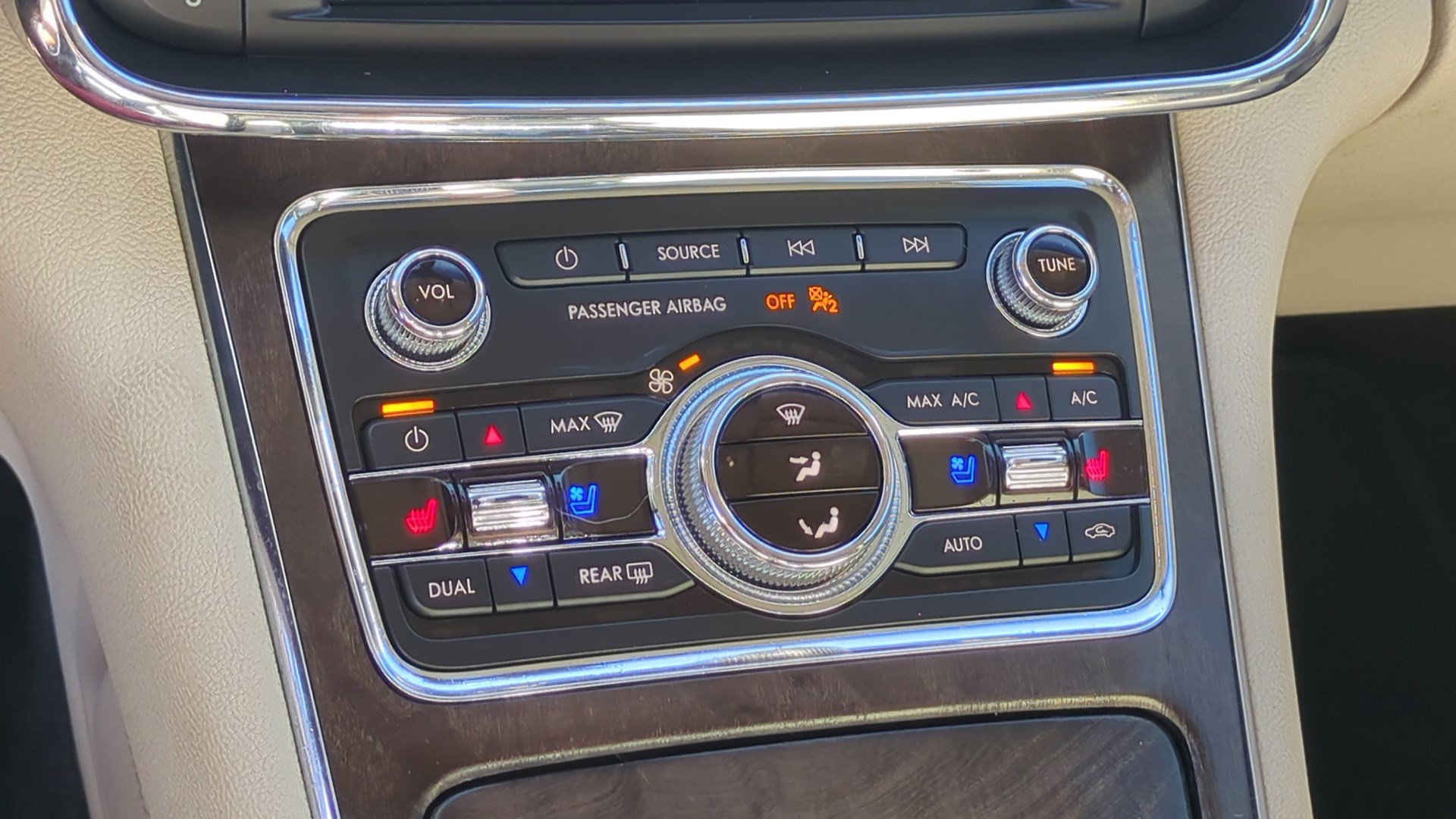 Used 2017 Lincoln Continental Reserve image 24