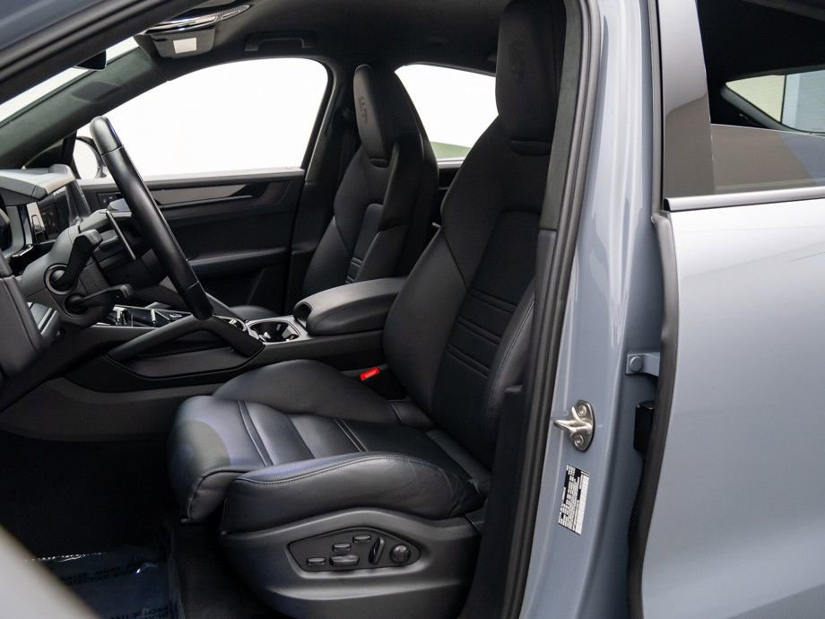 Certified 2024 Porsche Cayenne Turbo GT image 5