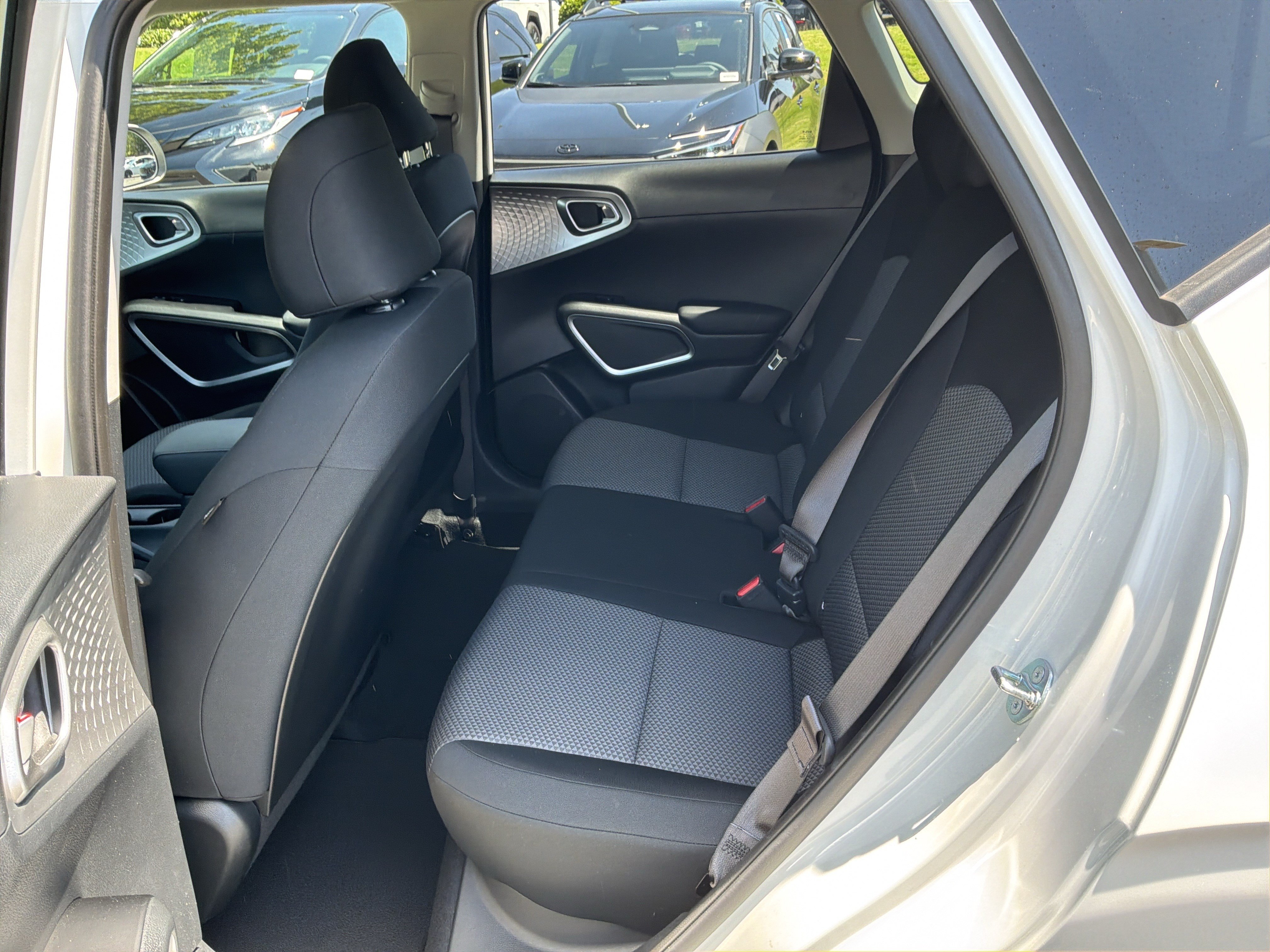 Used 2025 Kia Soul LX w/ LX Technology Package FWD image 29