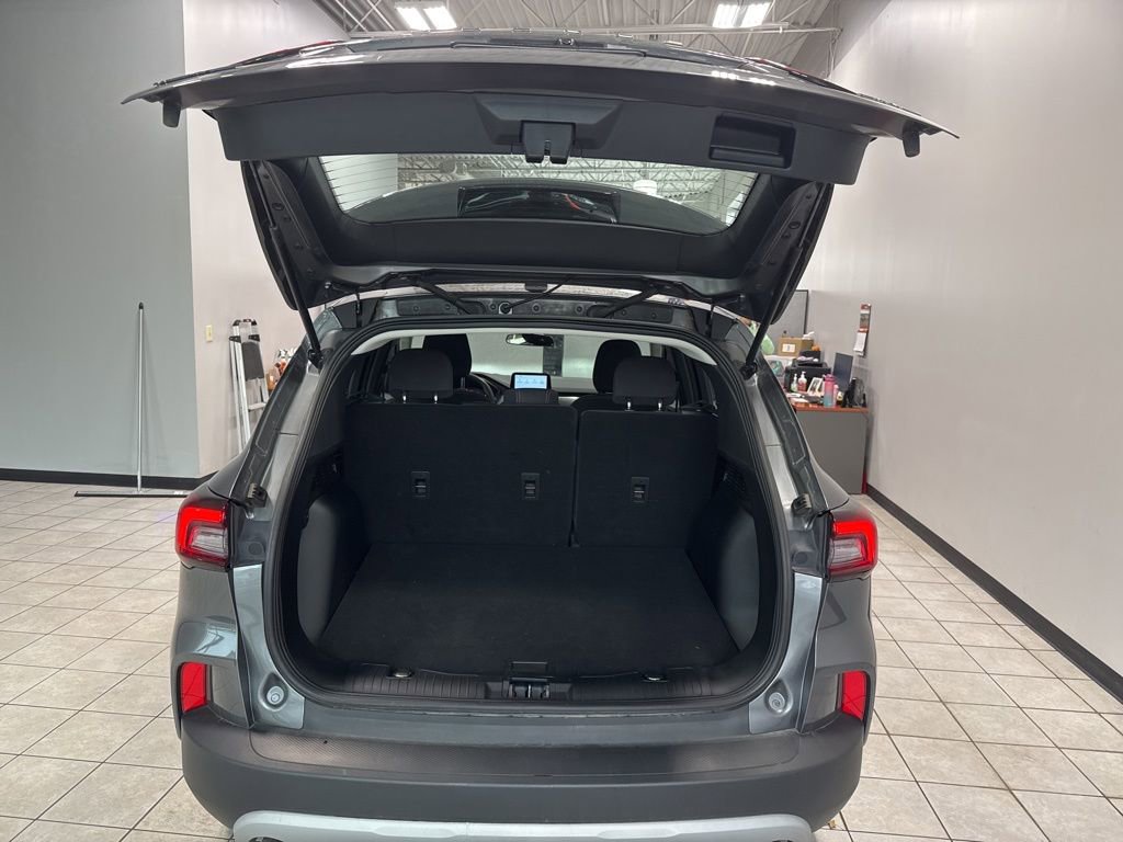 Used 2023 Ford Escape AWD image 57