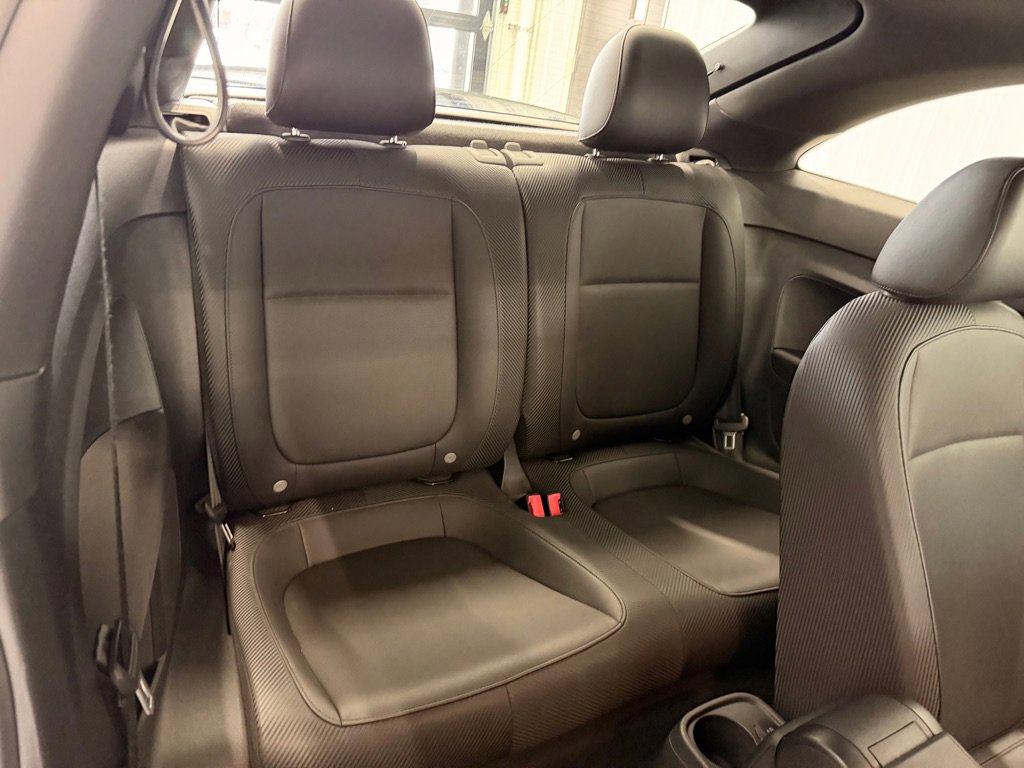Used 2018 Volkswagen Beetle S image 15