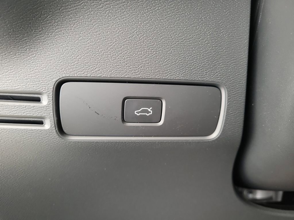 New 2026 Volvo XC40 B4 Core image 33