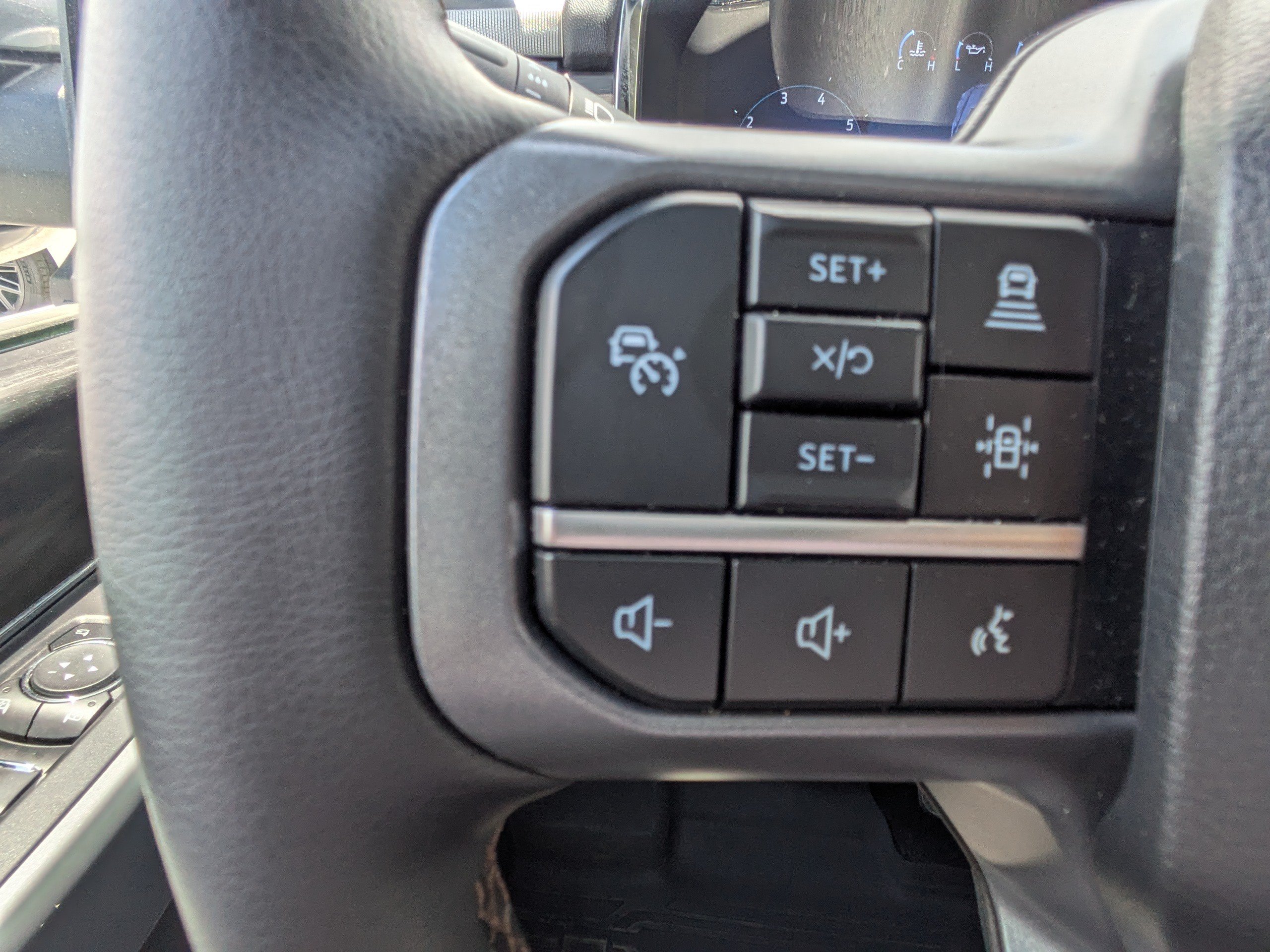 Used 2025 Ford F150 Lariat AWD/4WD image 25