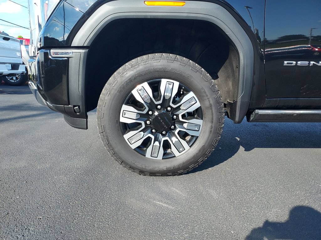 Used 2025 GMC Sierra 2500 Denali w/ Denali Reserve Package AWD/4WD image 9