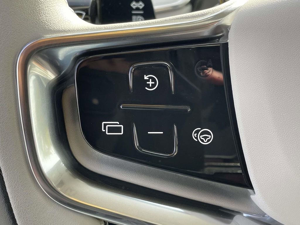 Used 2025 Volvo EX90 Ultra w/ Protection Package Premier image 10