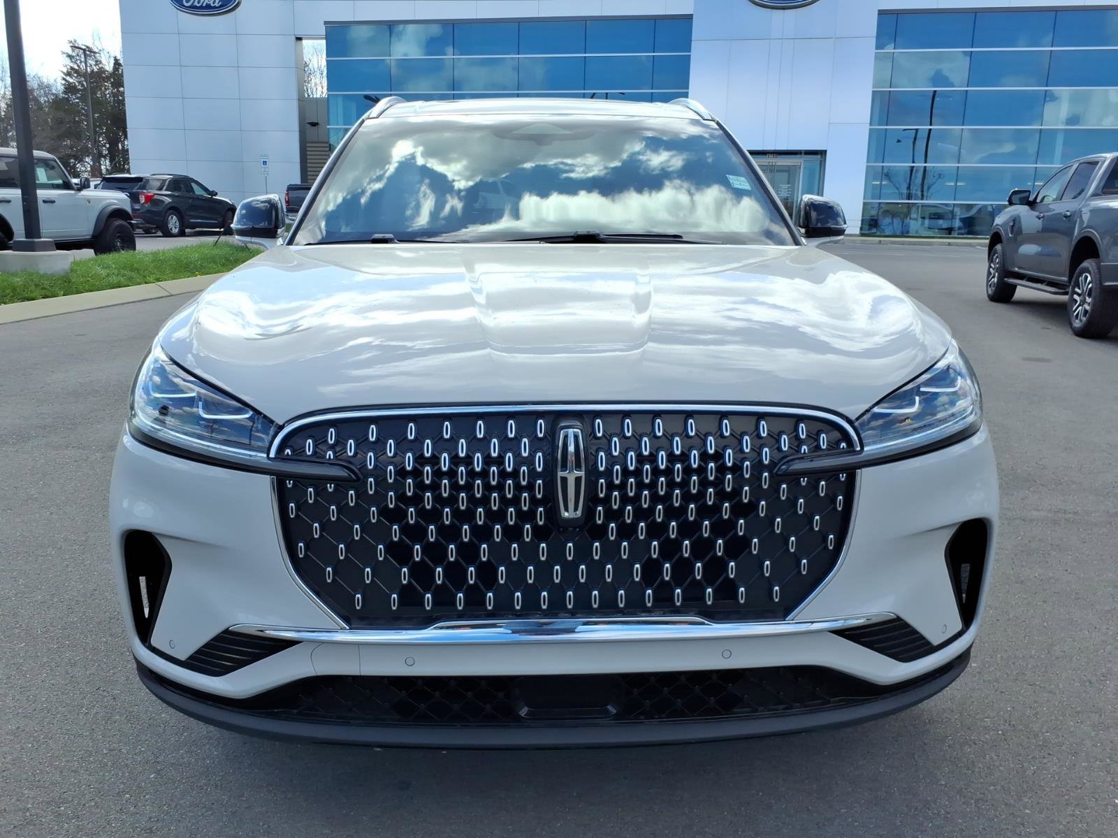 Used 2025 Lincoln Aviator Reserve w/ Luxury Package image 8