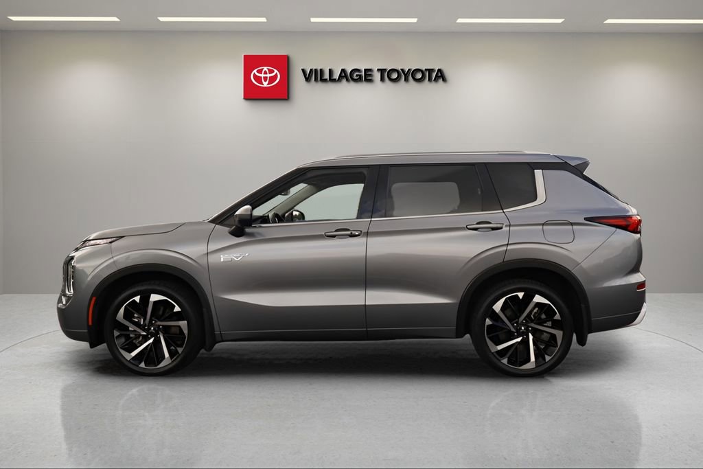 Used 2023 Mitsubishi Outlander SEL AWD/4WD image 2