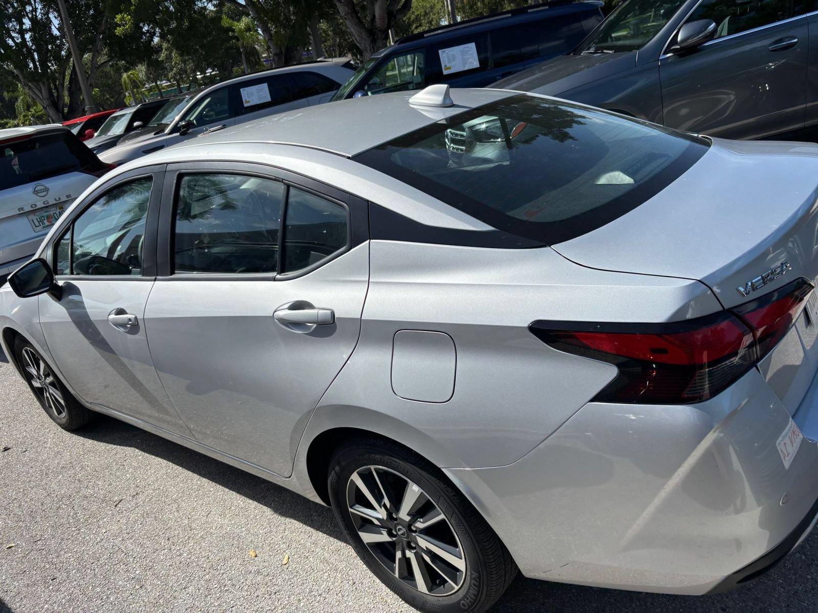 Used 2025 Nissan Versa SV FWD image 5